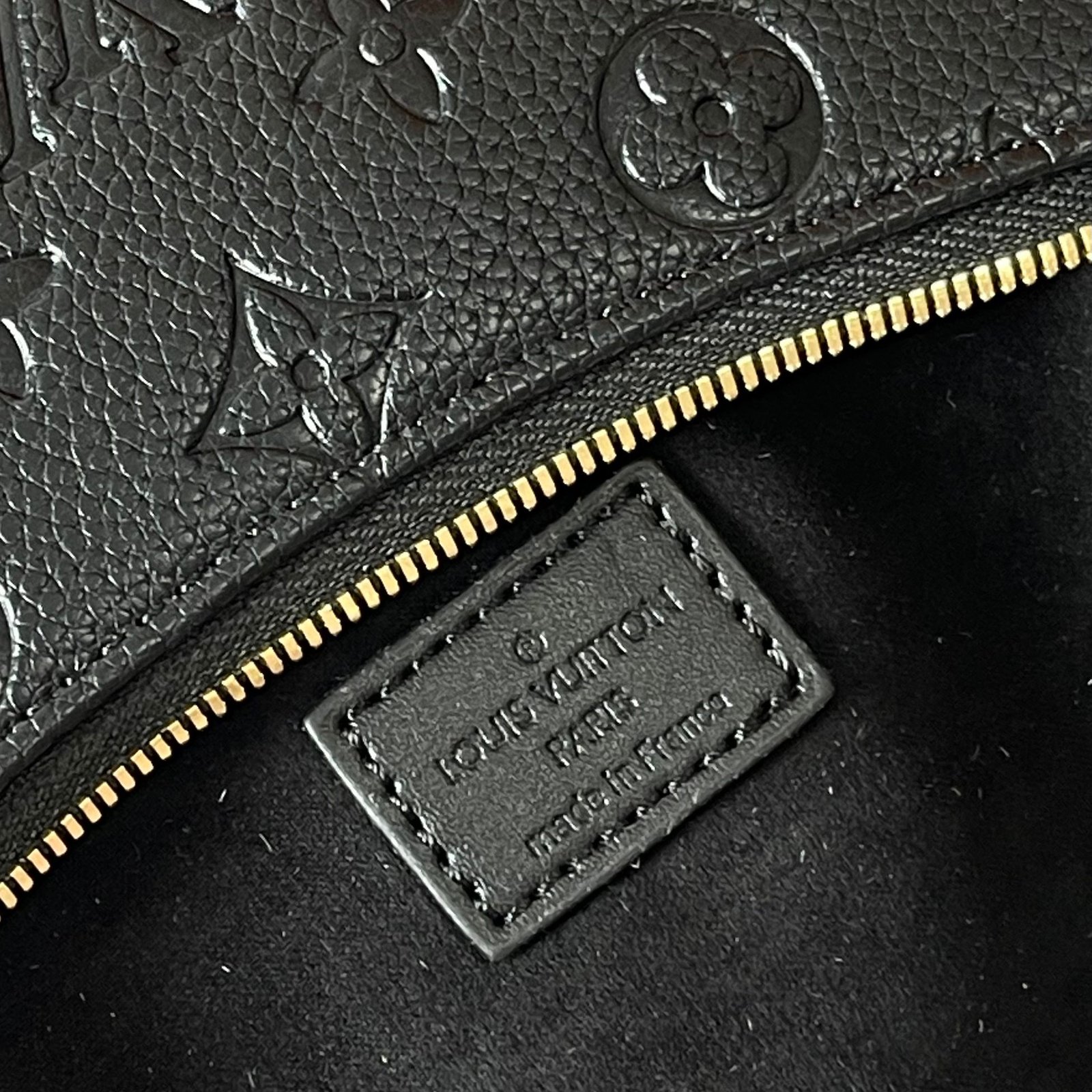 L0vis Vvtt0n Pochette Liv Black 24Cm M83301