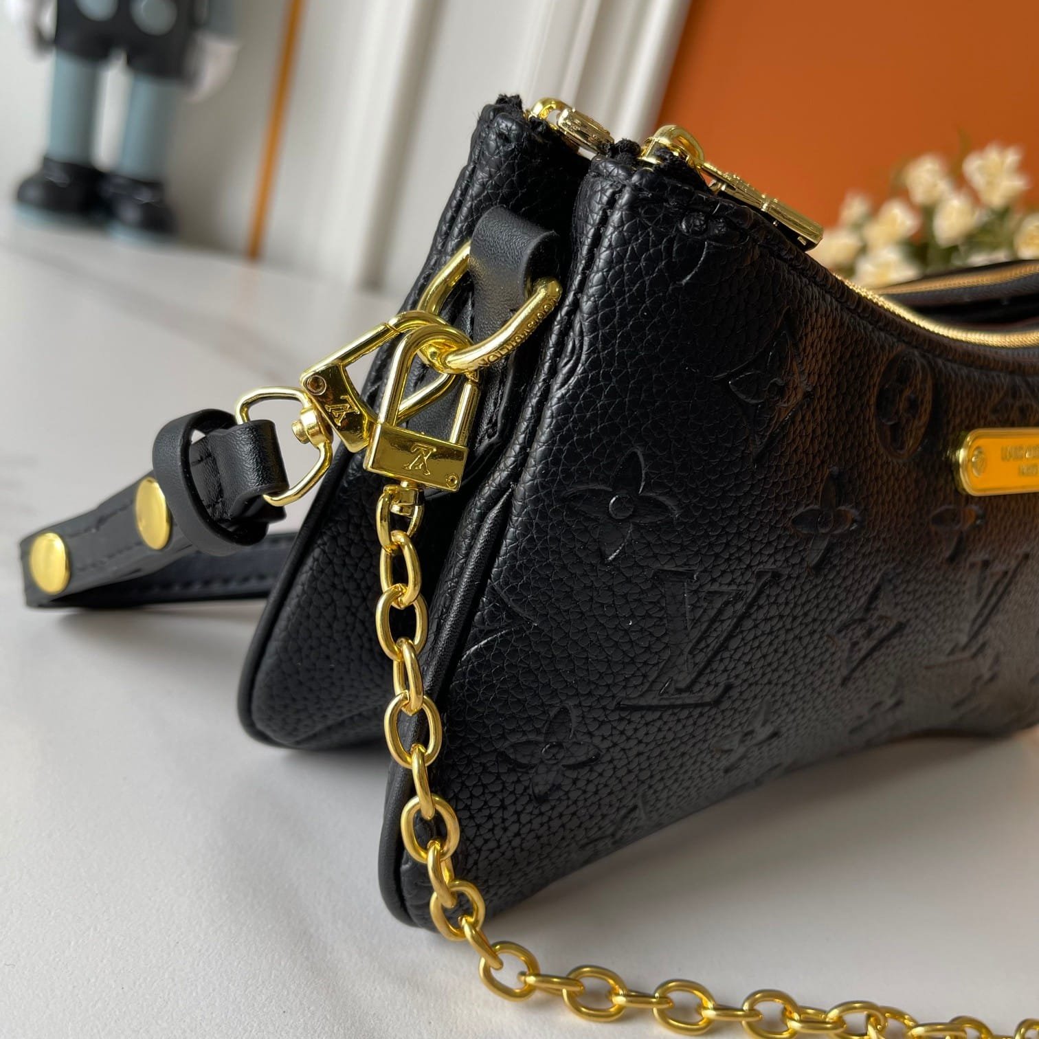 L0vis Vvtt0n Pochette Liv Black 24Cm M83301