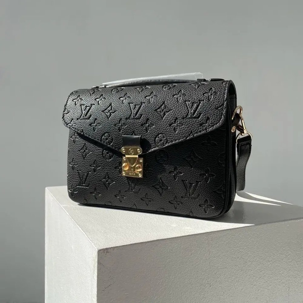 L0vis Vvtt0n Pochette Métis Monogram Empreinte Black 25Cm M41487