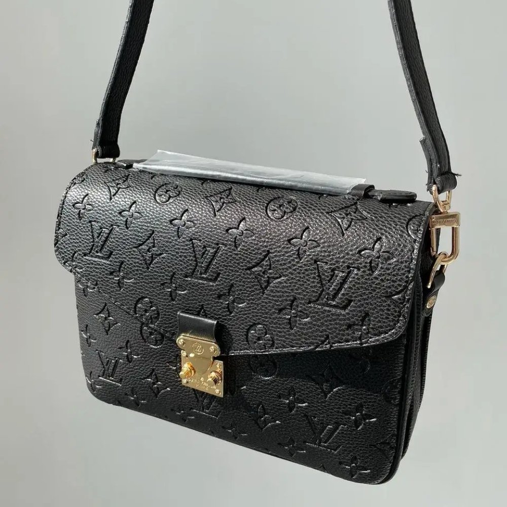 L0vis Vvtt0n Pochette Métis Monogram Empreinte Black 25Cm M41487
