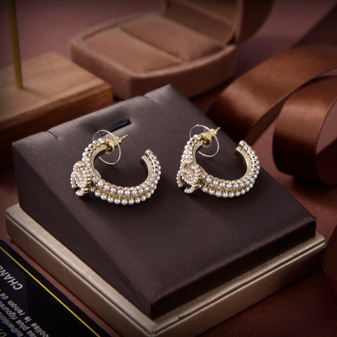 Ch**el Earrings Metal Diamantes And Glass Pearls Gold Crystal White Ab7146 B06732 Nf453