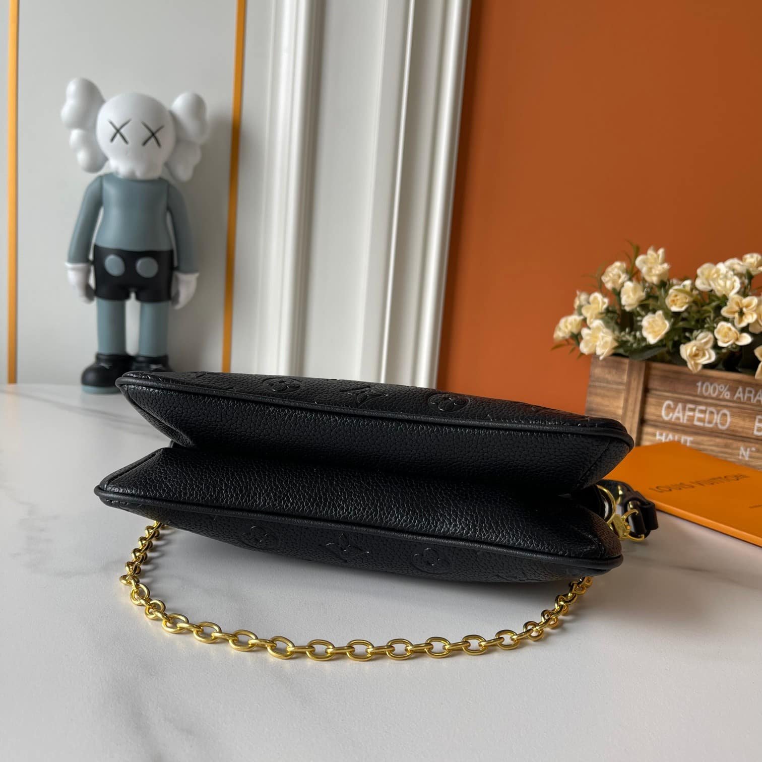 L0vis Vvtt0n Pochette Liv Black 24Cm M83301