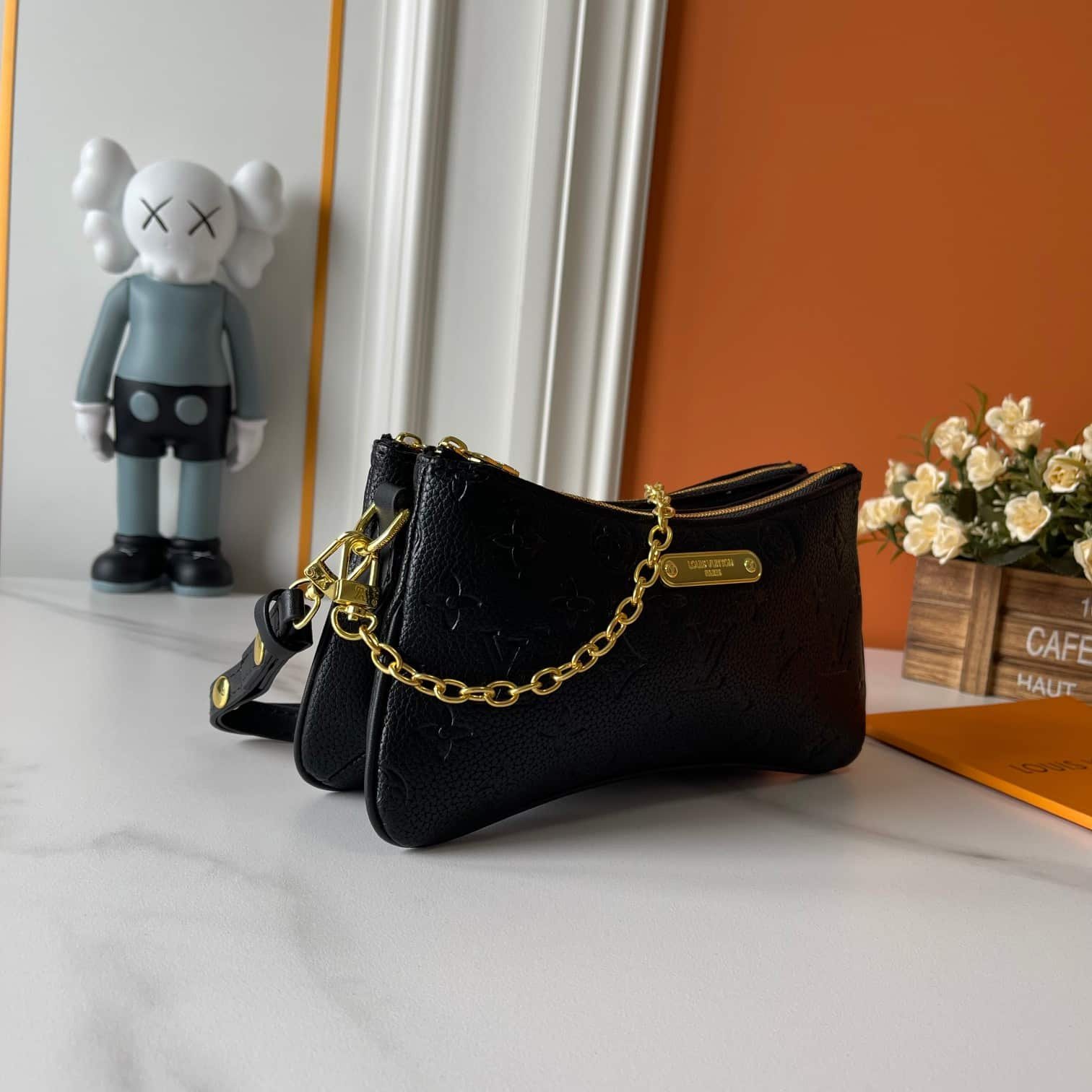 L0vis Vvtt0n Pochette Liv Black 24Cm M83301