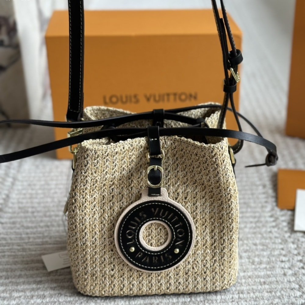 L0vis Vvtt0n Noé Purse Black 18Cm
