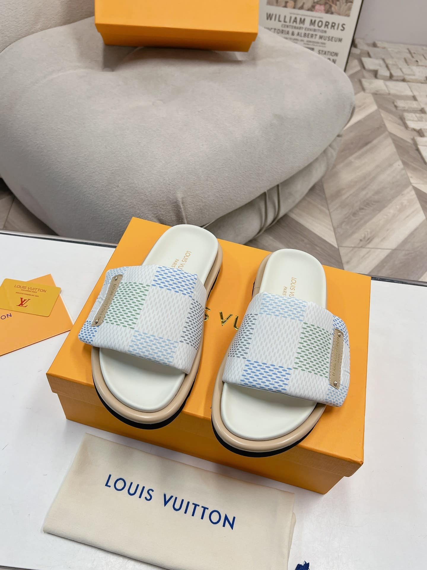 L0vis Vvtt0n Pool Pillow Flat Comfort Mule Sandals Light Blue 1Actwm