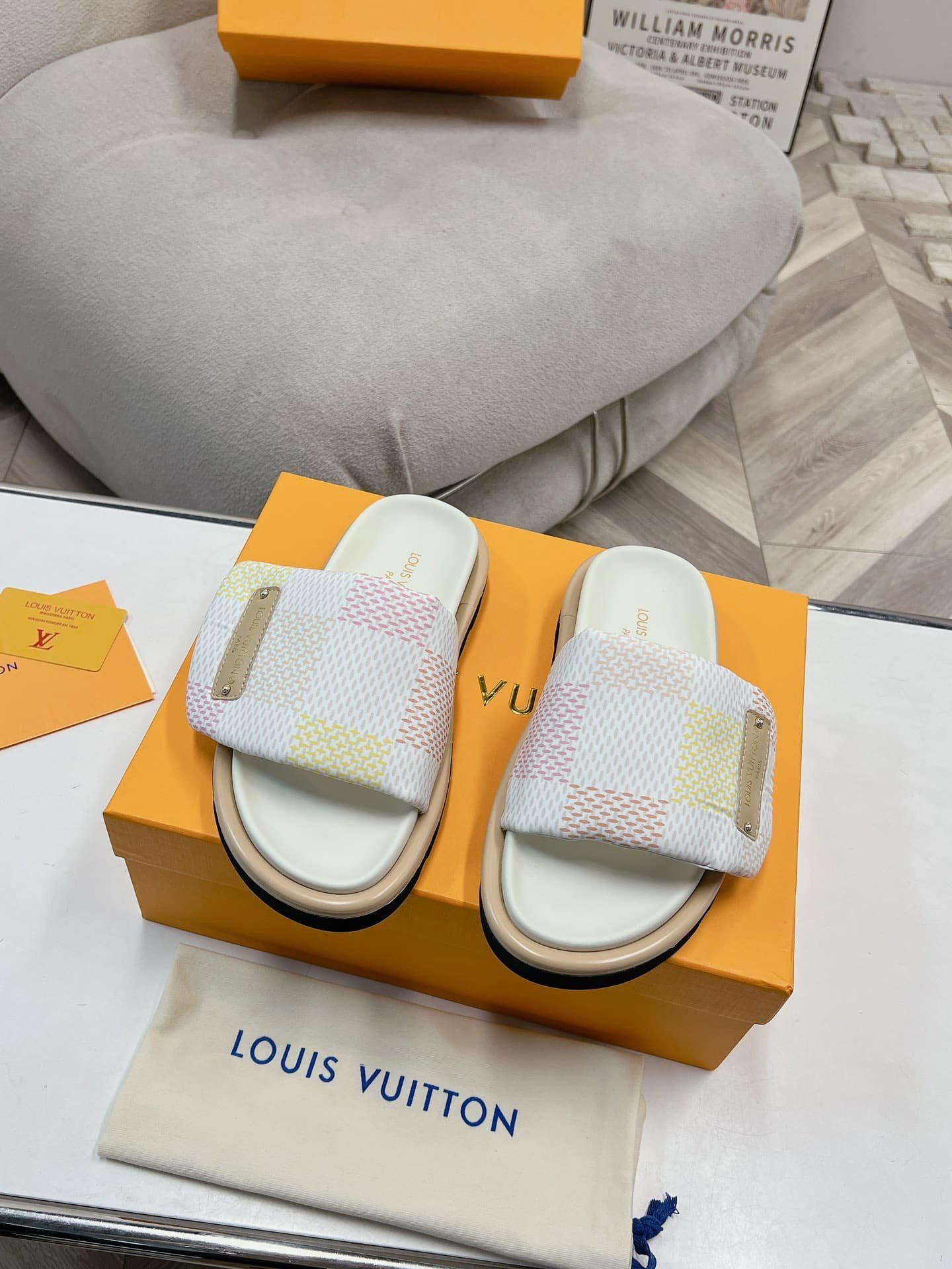 L0vis Vvtt0n Pool Pillow Flat Comfort Mule Sandals Light Pink 1Actww