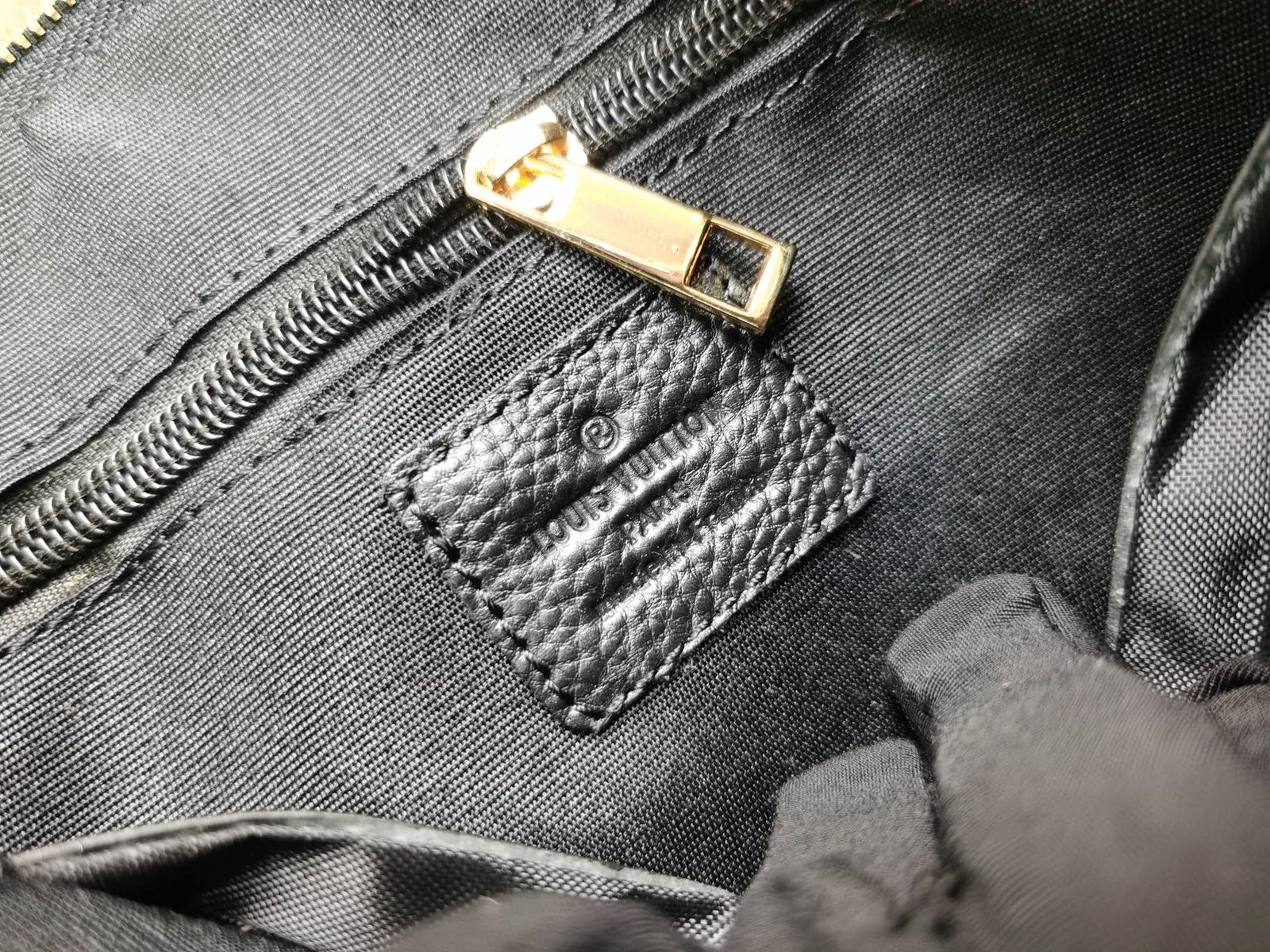 L0vis Vvtt0n Pochette Damier Ebene 28Cm