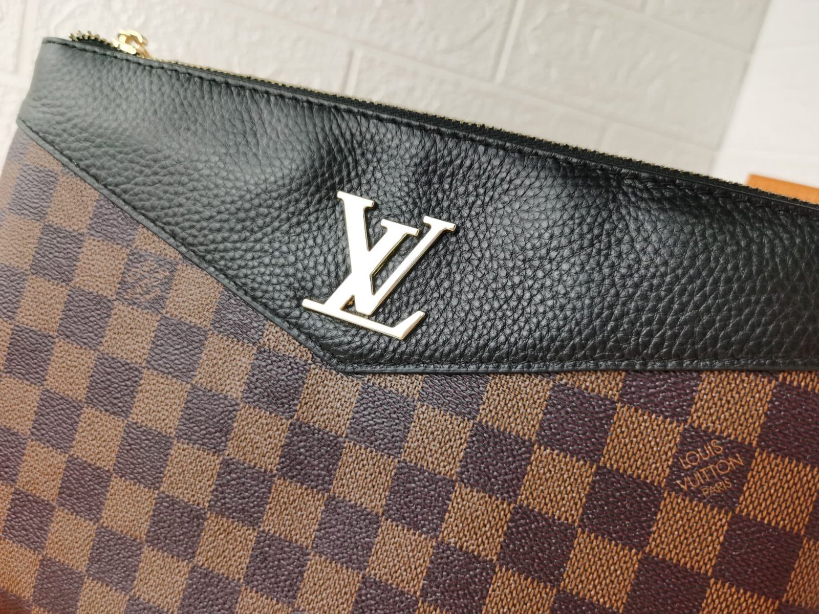 L0vis Vvtt0n Pochette Damier Ebene 28Cm