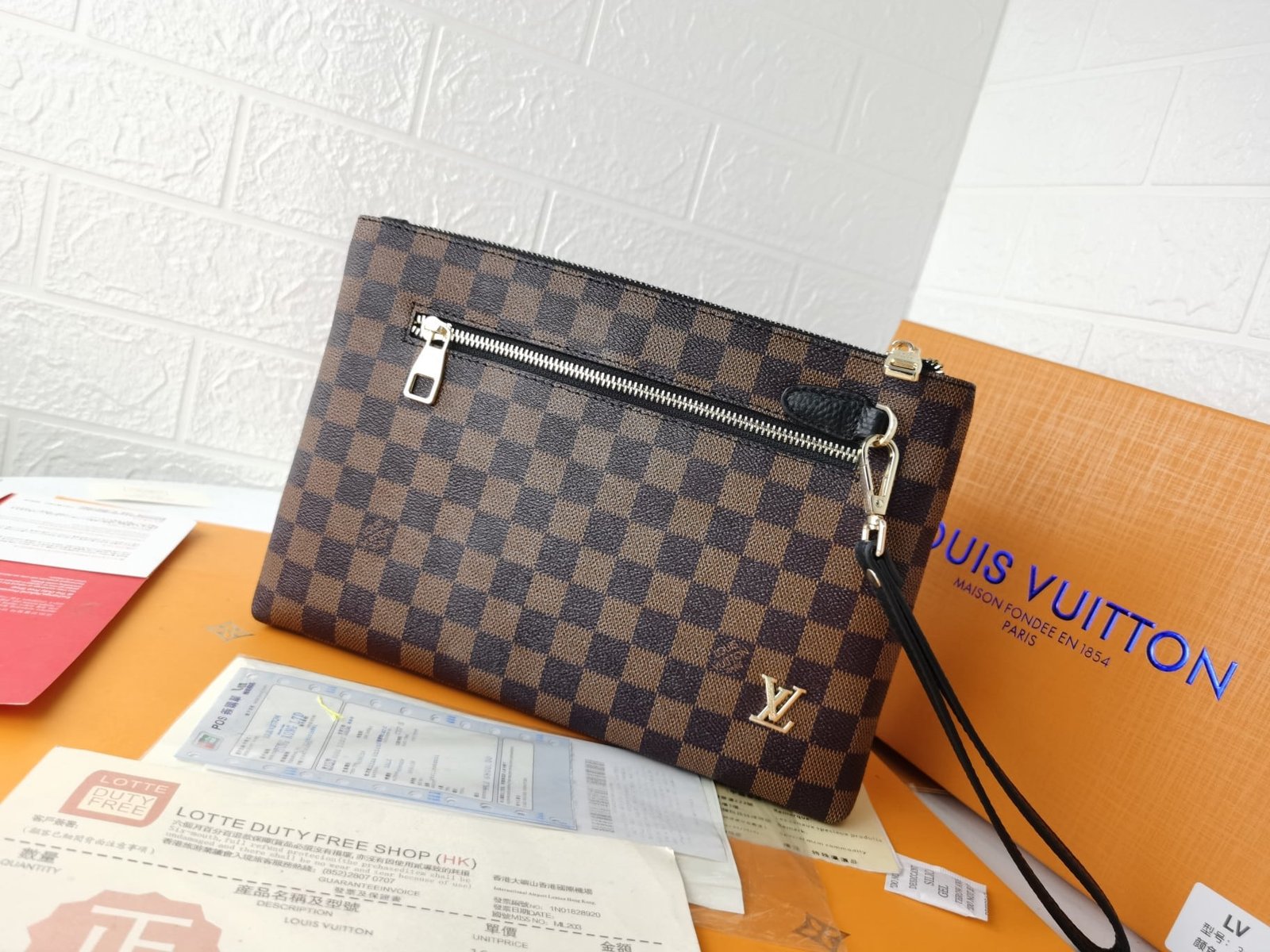 L0vis Vvtt0n Pochette Damier Ebene 28Cm