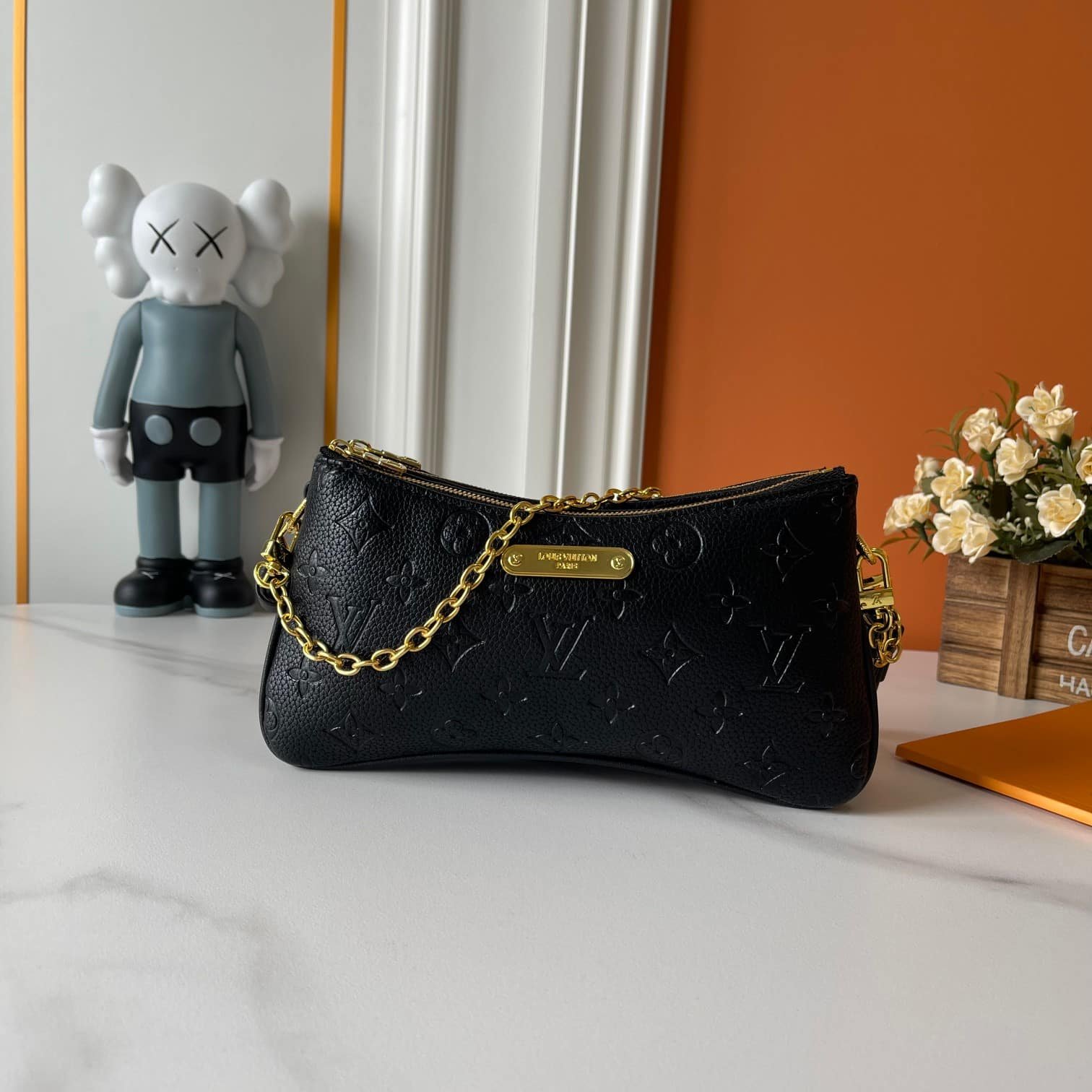 L0vis Vvtt0n Pochette Liv Black 24Cm M83301