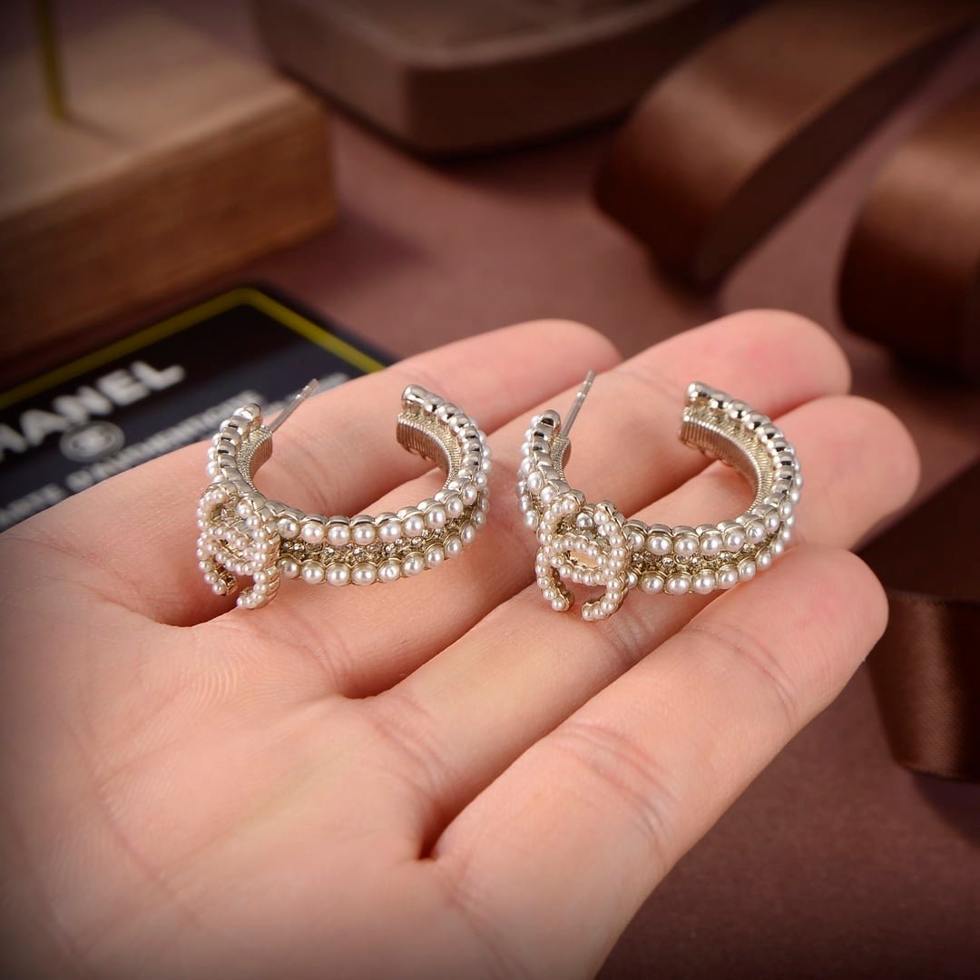 Ch**el Earrings Metal Diamantes And Glass Pearls Gold Crystal White Ab7146 B06732 Nf453
